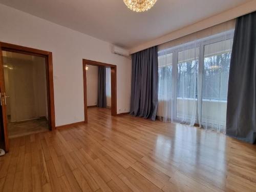Apartament 4/5 camere exclusivist, cu garaj, în Pădurea Băneasa 6