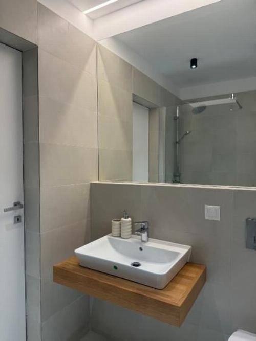 Premium apartment with 2 rooms and its own garden 16