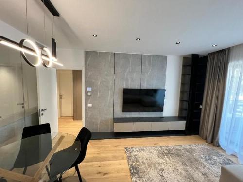 2 Premium Rooms with Underground Parking | Nusco Phase 2 | Fully Furnished & Out 1