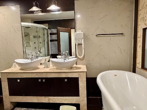 Apartament 3 camere – 142 mp | Terasă | 2 parcări subterane incluse 6