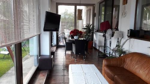 Proprietate Individuală pe Malul Lacului | 450 mp + 200 mp Mansardă | Afumati 6