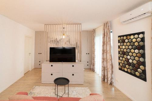 Studio Pipera H Lake- Garden 4