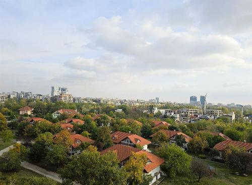 Spectacular fully furnished apartment. Parking and speaker included. 13