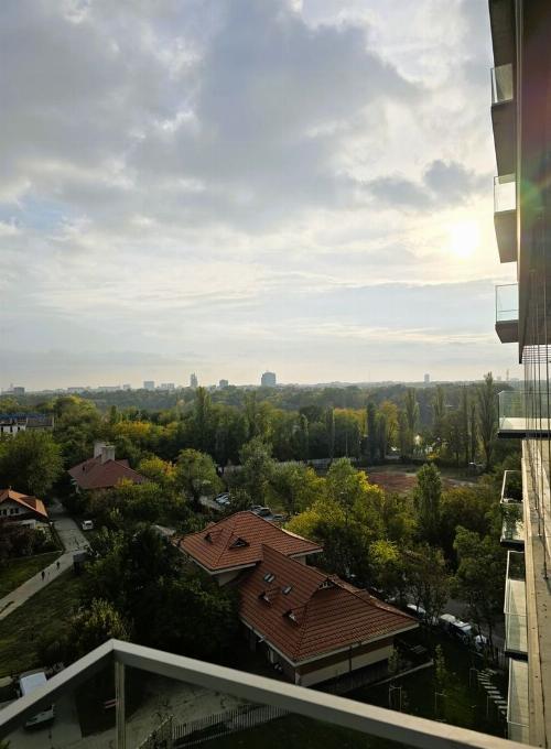 Spectacular fully furnished apartment. Parking and speaker included. 15