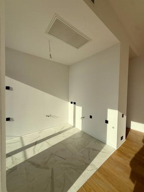 Etaj 13 | Tavane 3.5 m | Terasă generoasă | Vedere Lacul Floreasca 5