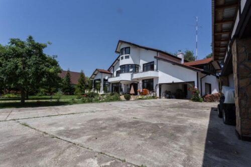 Vanzare case Voluntari - Villa with view of Snagov Lake | 7 rooms | Land area 4,181 sq m - crosspoint-imobiliare.ro