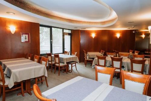 Restaurant de închiriat- Piața Romană 2