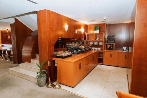 Restaurant de închiriat- Piața Romană 4