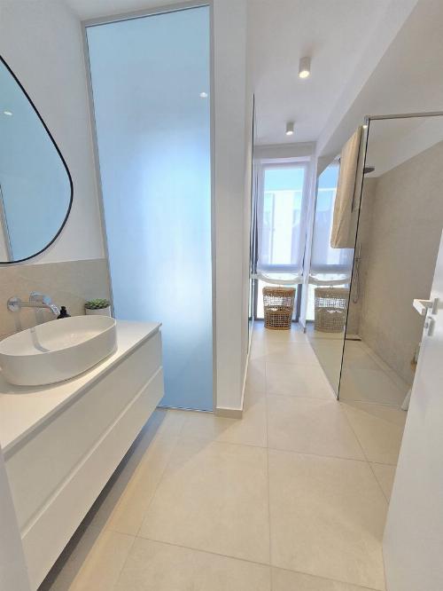 Vilă modernă cu tehnologie premium | Curte 120 mp | Garaj | Pipera 7