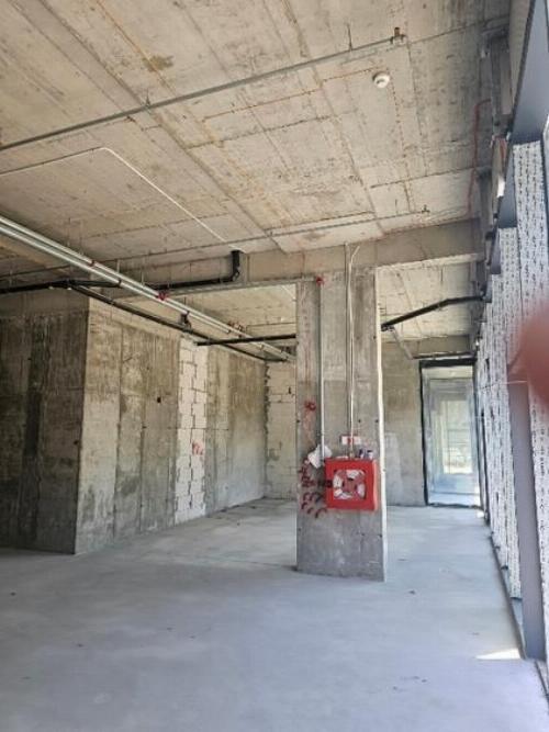 Suitable commercial space showroom, shops, medical clinics 3