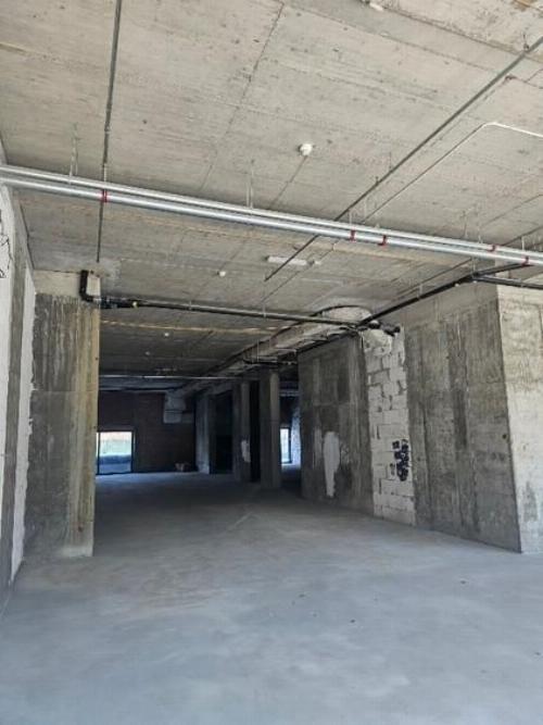 Suitable commercial space showroom, shops, medical clinics 4