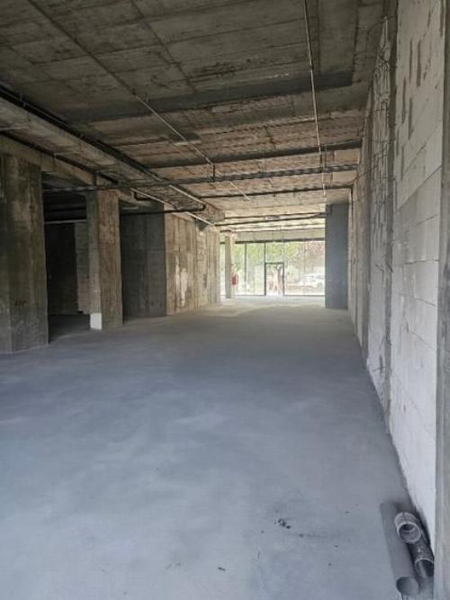 Suitable commercial space showroom, shops, medical clinics 6