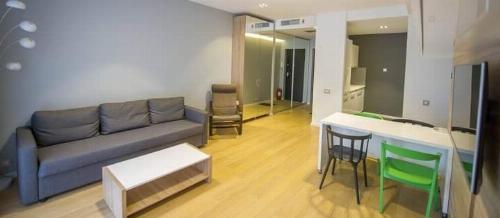 Immediate access to the park / 2 rooms + parking 6