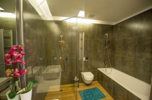 Immediate access to the park / 2 rooms + parking 7