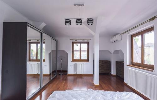 Attic in villa | Aviatorilor – Kiseleff | Separate Entrance 4