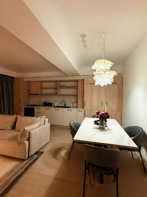 RENT CORTINA NORTH 2 BEDROOMS 3