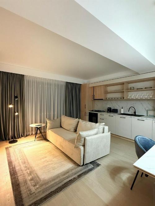 RENT CORTINA NORTH 2 BEDROOMS 4