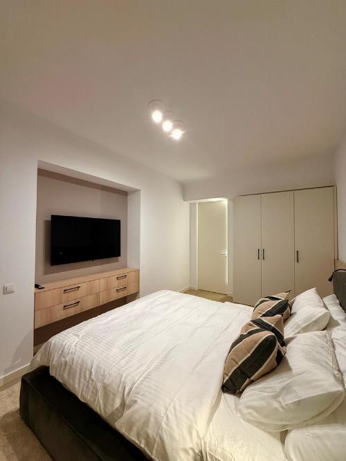 RENT CORTINA NORTH 2 BEDROOMS 7