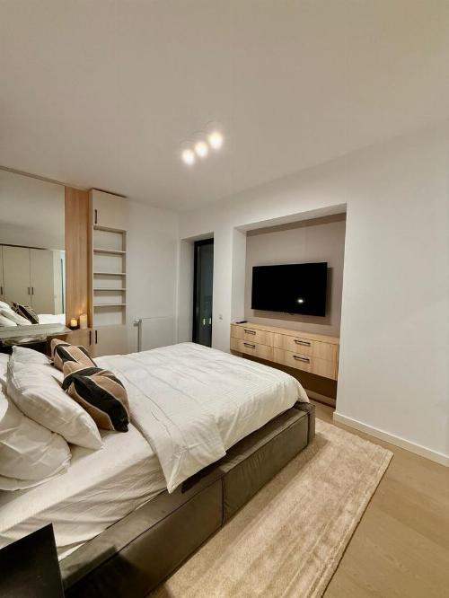 RENT CORTINA NORTH 2 BEDROOMS 9