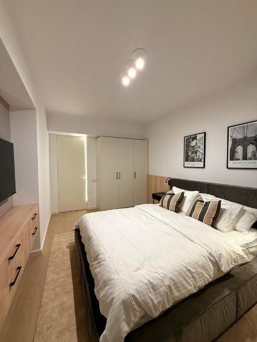 RENT CORTINA NORTH 2 BEDROOMS 10