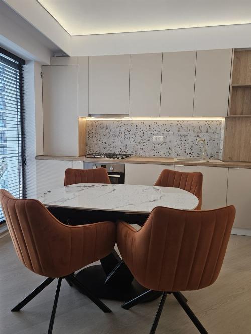 RENT CORTINA NORTH 2 BEDROOMS 3