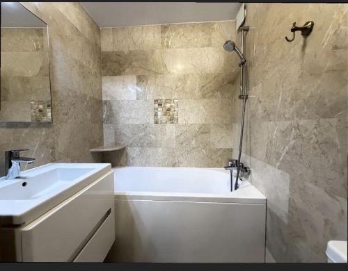 3 rooms / Kiseleff / underground parking 8