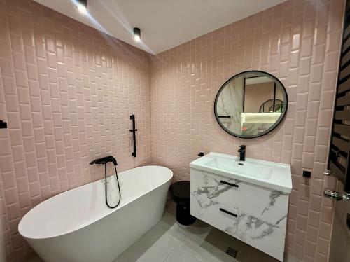 Apartament cu rooftop spectaculos – Zonă centrală, bloc nou 13