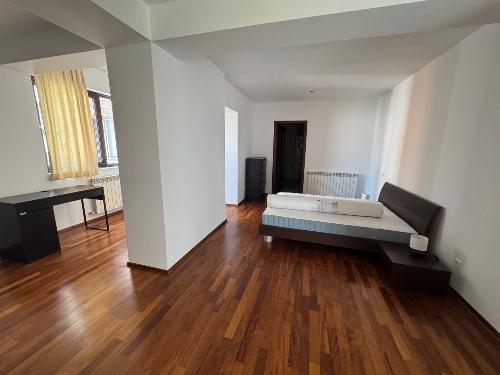 Rent 3 rooms Herastrau | PARKING SPACE 4