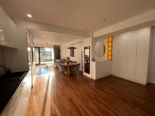 2 Premium Rooms with Terrace 23 sqm & Parking Included | Oak 2