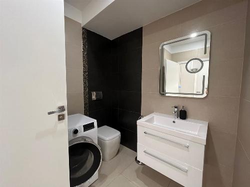 2 Premium Rooms with Terrace 23 sqm & Parking Included | Oak 7