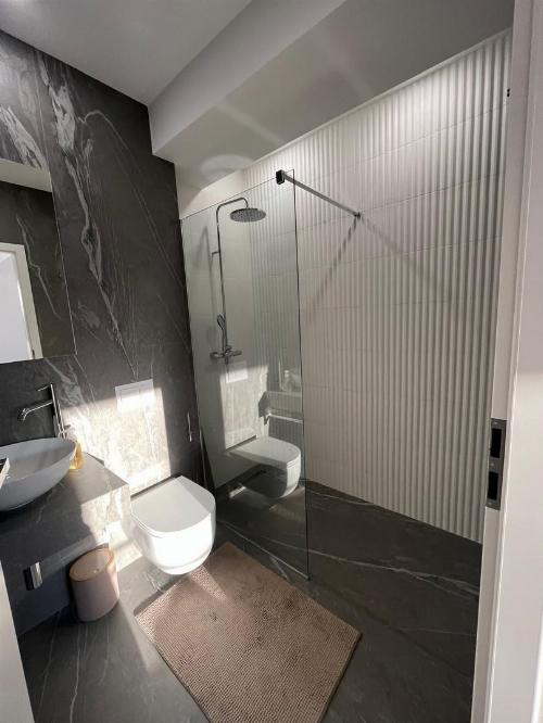 2 Premium Rooms with Terrace 23 sqm & Parking Included | Oak 8