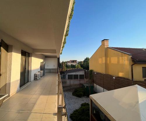 2 Premium Rooms with Terrace 23 sqm & Parking Included | Oak 10