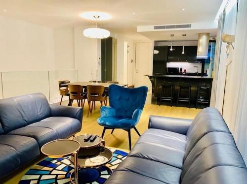 One Charles de Gaulle, duplex for rent 4 rooms 1