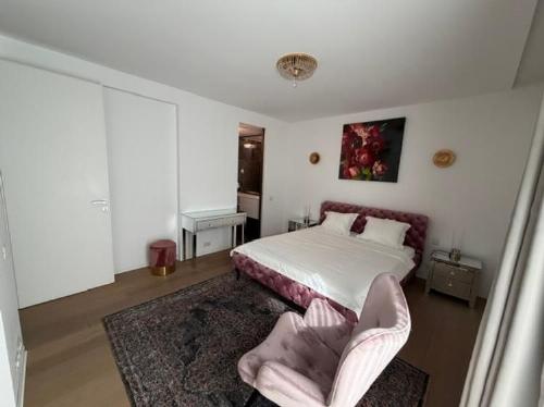 One Charles de Gaulle, duplex for rent 4 rooms 13