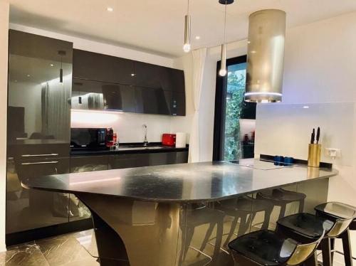 One Charles de Gaulle, duplex for rent 4 rooms 3