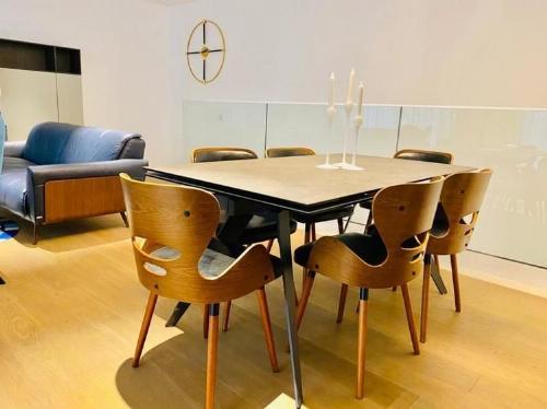 One Charles de Gaulle, duplex for rent 4 rooms 8