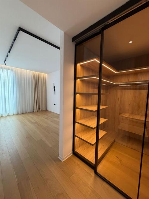 Boutique block with view of the park / 3 rooms / 92 sqm usable 12