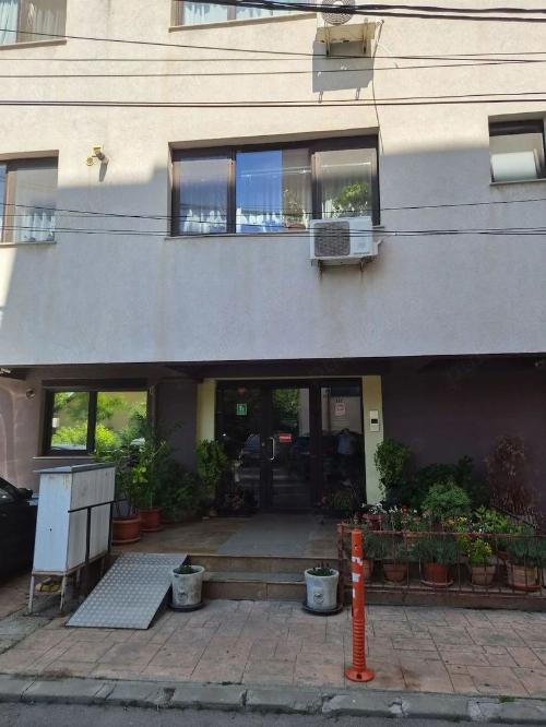 Apartament de vanzare cu 3 camere zona Baneasa 7