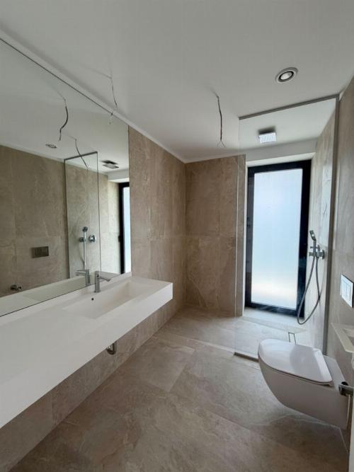 Apartament premium cu 4 camere | Vedere spectaculoasă către lac | One Lake Club 11