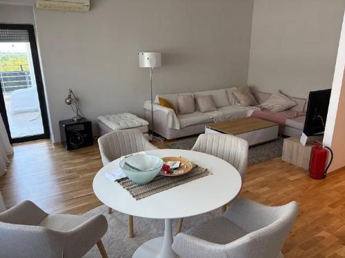 Apartament 3 Camere cu Acces la Piscină & Fitness | Lângă Pădurea Băneasa 2
