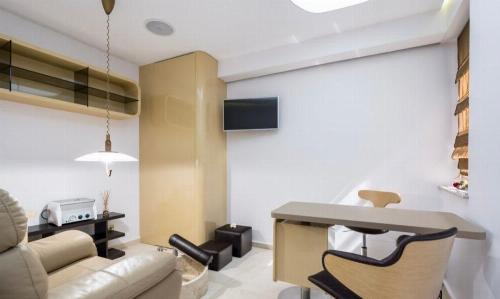 Premium Modern Villa with Courtyard | Tei Lake | Ideal Residential or Office 15