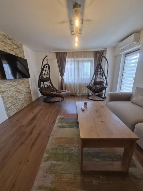 2 Spacious Rooms near Victoriei Square New Furnished | Parking included 3