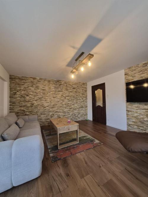 2 Spacious Rooms near Victoriei Square New Furnished | Parking included 4