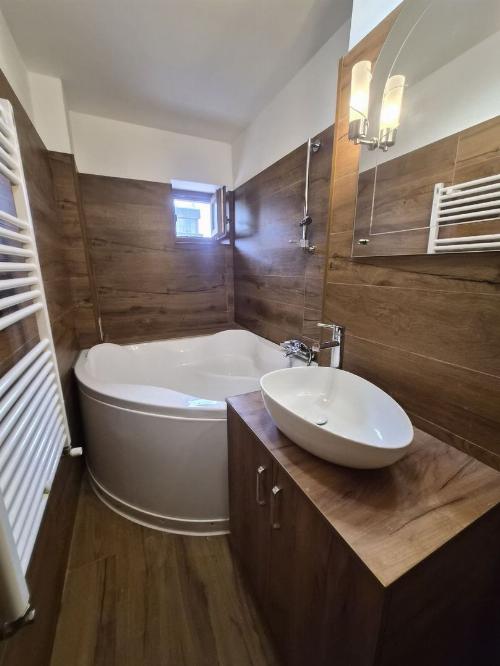 2 Spacious Rooms near Victoriei Square New Furnished | Parking included 6