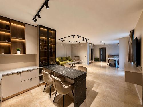 Exclusive apartment with 4 rooms and garden / 2 parking spaces 2
