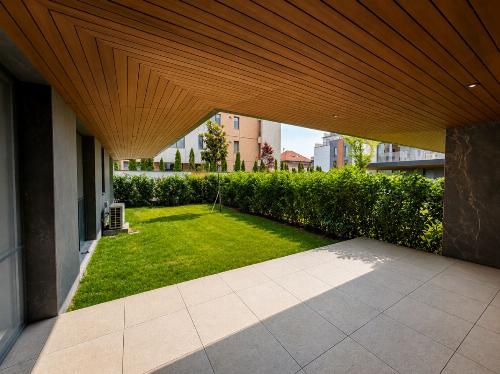 Exclusive apartment with 4 rooms and garden / 2 parking spaces 4