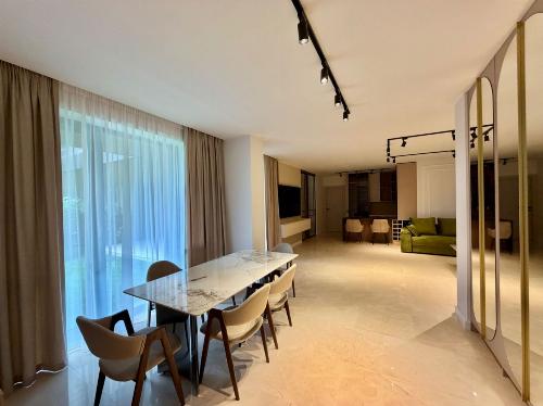 Exclusive apartment with 4 rooms and garden / 2 parking spaces 5