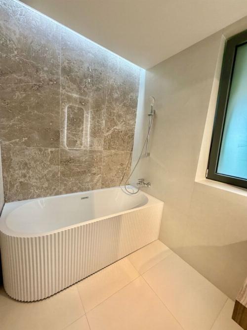 Exclusive apartment with 4 rooms and garden / 2 parking spaces 9