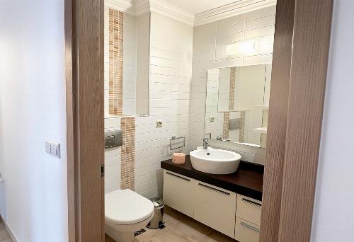 Emerald Residence | Lake View | Underground Parking 8