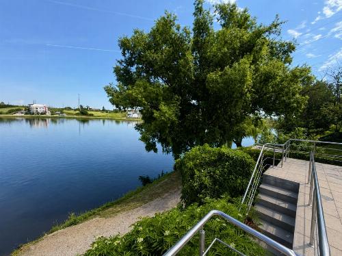Vilă Tip Duplex cu Vedere către Lac 1